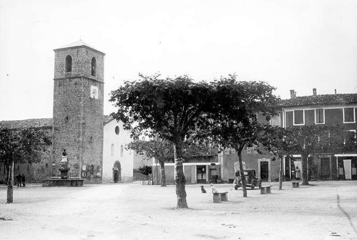 La place Lepeintre et l'église.