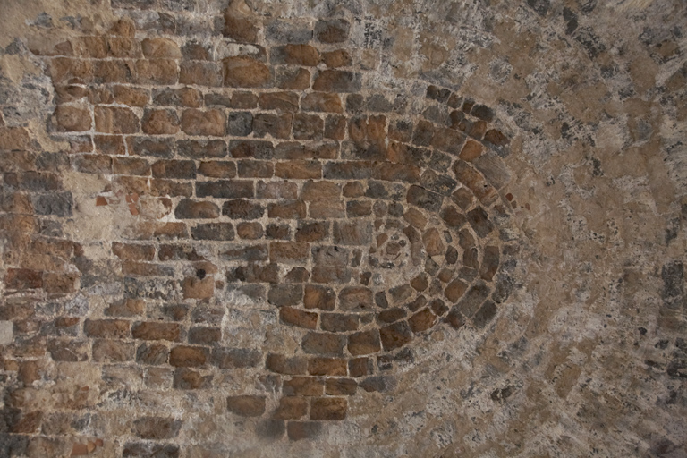 Galerie annulaire à absides du soubassement, détail de voûte d'une abside.