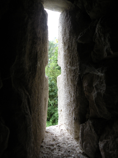 abri troglodytique dit Pertuis de Méailles ou Grotte de la Maouna
