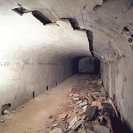 Ouvrage d'infanterie n° 35 : chambre-abri du centre de résistance 35 bis, avec son revêtement isolant.