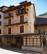 maisons, puis hôtel de voyageurs dit Hôtel des Alpes, actuellement immeuble