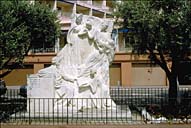 monument à Frédéric Mistral