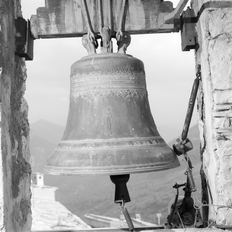 cloche (2) dite Blanche