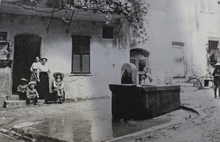 Fontaine-lavoir