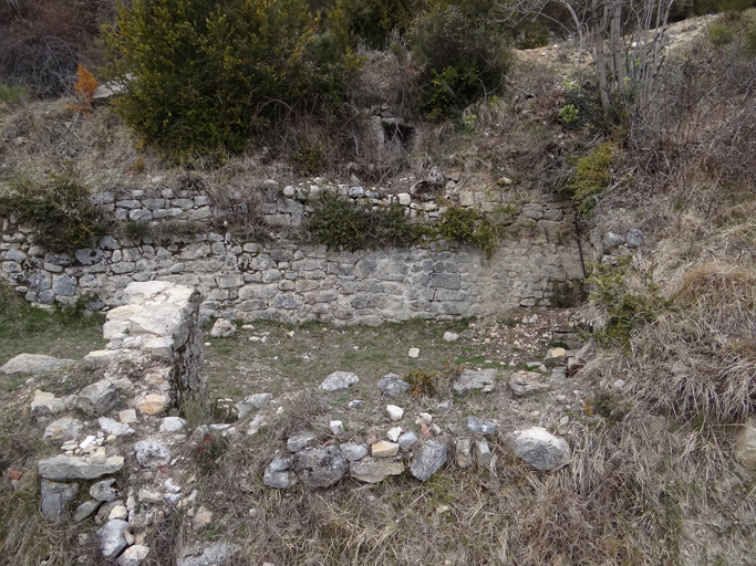 fontaine, abreuvoir et lavoir de Maubec