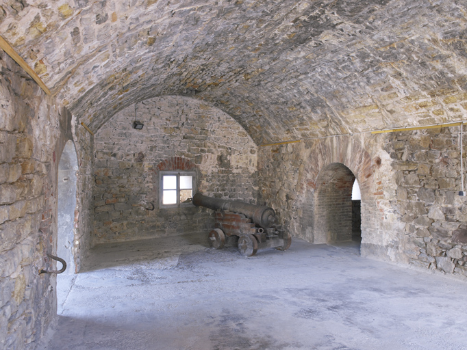 Vue intérieure d'une casemate, du côté de l'embrasure.