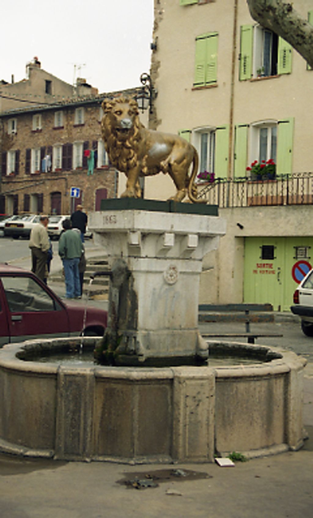 fontaine monumentale : fontaine du lion