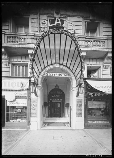 Hôtel de voyageurs dit Hôtel de France, puis Hôtel Plaza et de France, puis Hôtel Plaza, actuellement Anantara Plaza Nice Hôtel