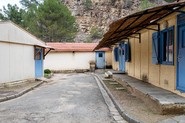 Hameau de forestage de Harkis de La Roque-d'Anthéron, actuellement village de vacances de la Baume