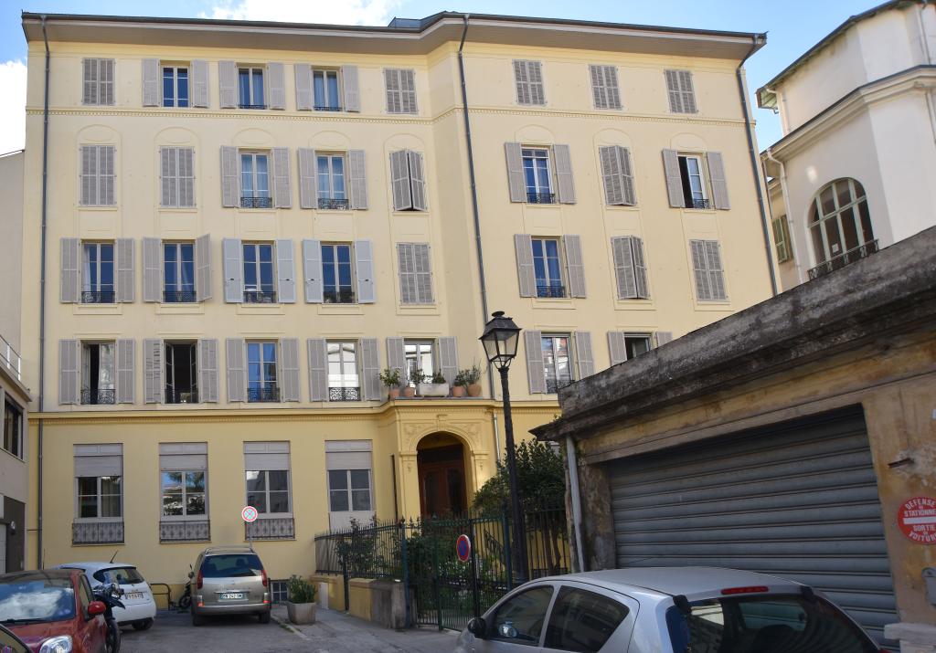 hôtel de voyageurs dit Hôtel Raissan, puis Ostend Hôtel, puis immeuble sous le nom de Palais argentin, actuellement immeuble de bureau