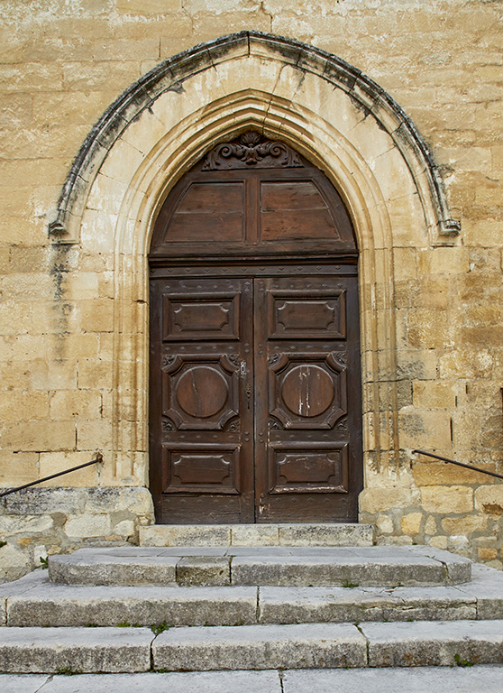 Deux vantaux de la porte d'entrée de l'église et une imposte
