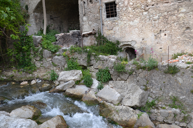 moulin à farine, à huile et à ressence, actuellement logement