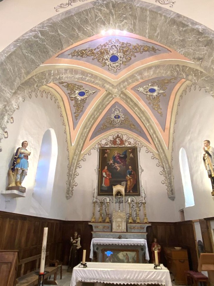 Vue intérieure : le choeur.
