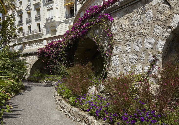 Mur de soutènement de la terrasse.