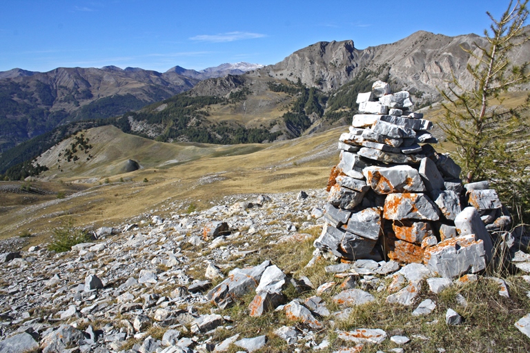 Une quihèto ou "petite quille" sur la pâture de l'Adroit des Muletiers (Colmars).