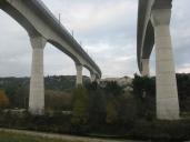 Extrémité des deux ponts en rive gauche, depuis la digue de la Compagnie Nationale du Rhône, en rive droite.