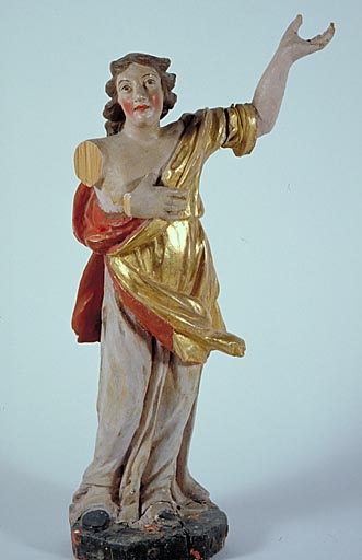 statue (statuette) : personnage levant le bras droit
