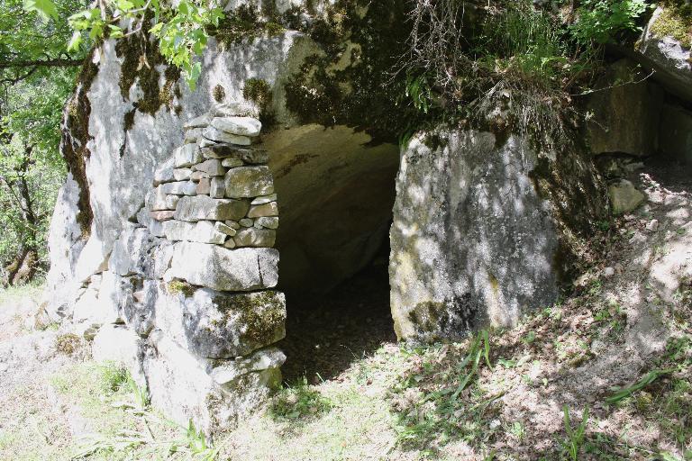 Abri troglodytique près de Chasse (A1 154, non cadastré).