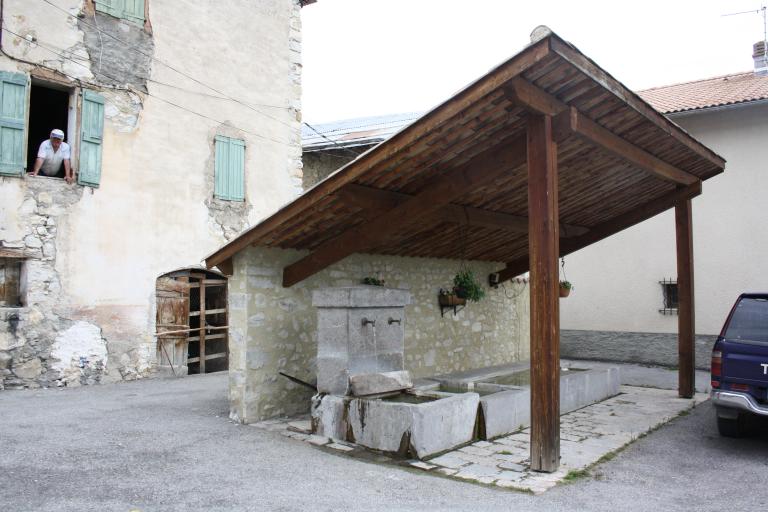 Fontaine-lavoir