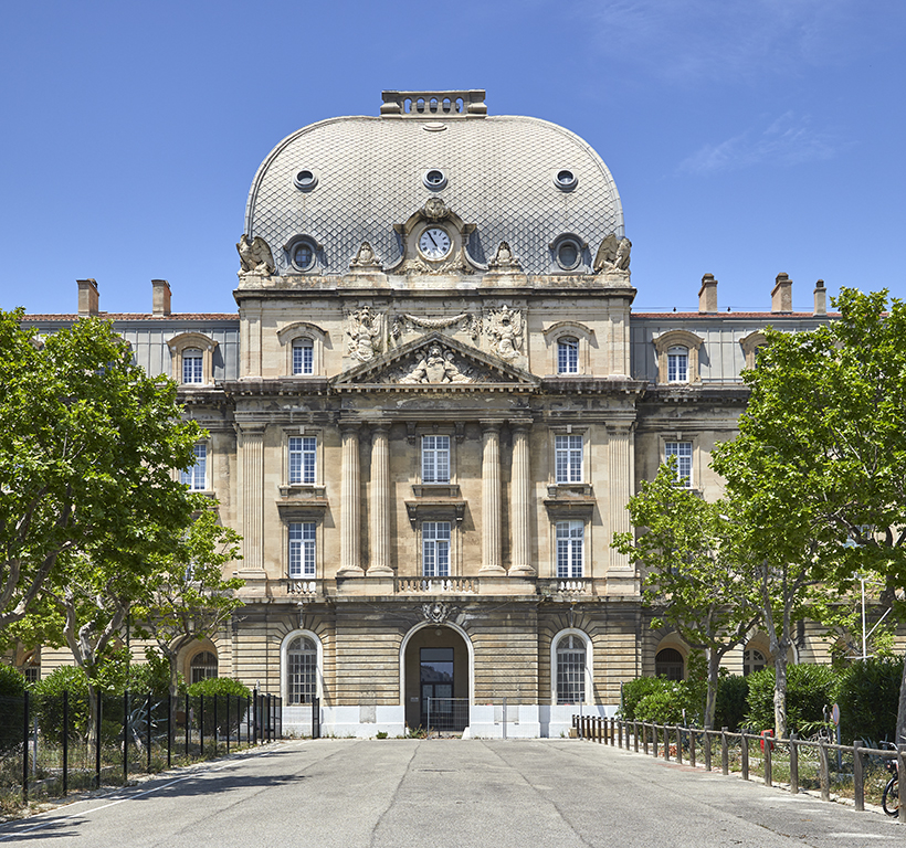 Bâtiment principal, façade Sud et dôme du pavillon central.