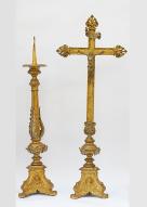Garniture d'autel composée d'une croix d'autel et de quatre chandeliers d'autel