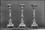 Ensemble de quatre chandeliers d'autel