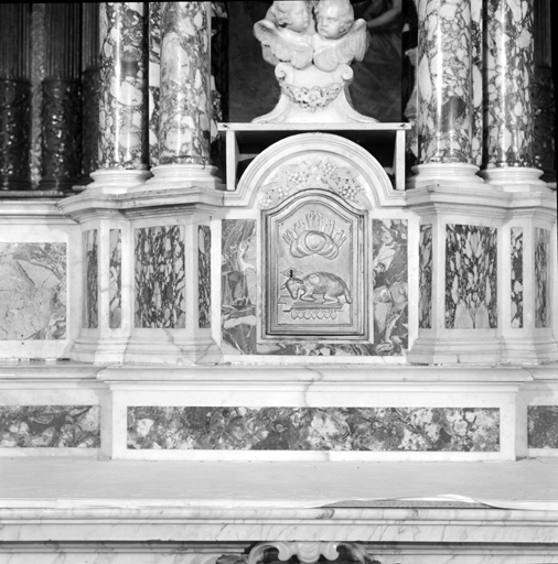 ensemble du maître-autel (autel, 2 gradins d'autel, 2 tabernacles, exposition)