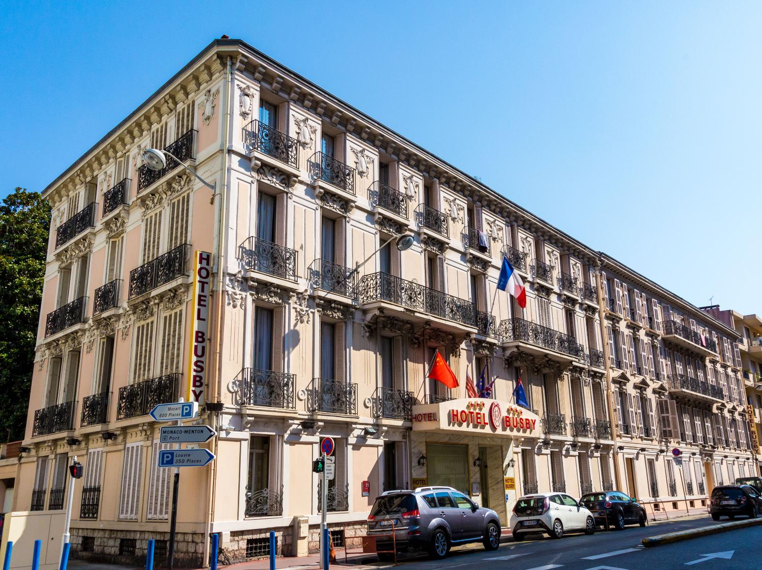 immeubles devenus un hôtel de voyageurs sous le nom de Pension Busby puis Hôtel Busby