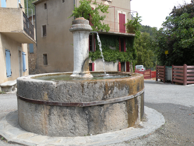 fontaine-lavoir des Granges