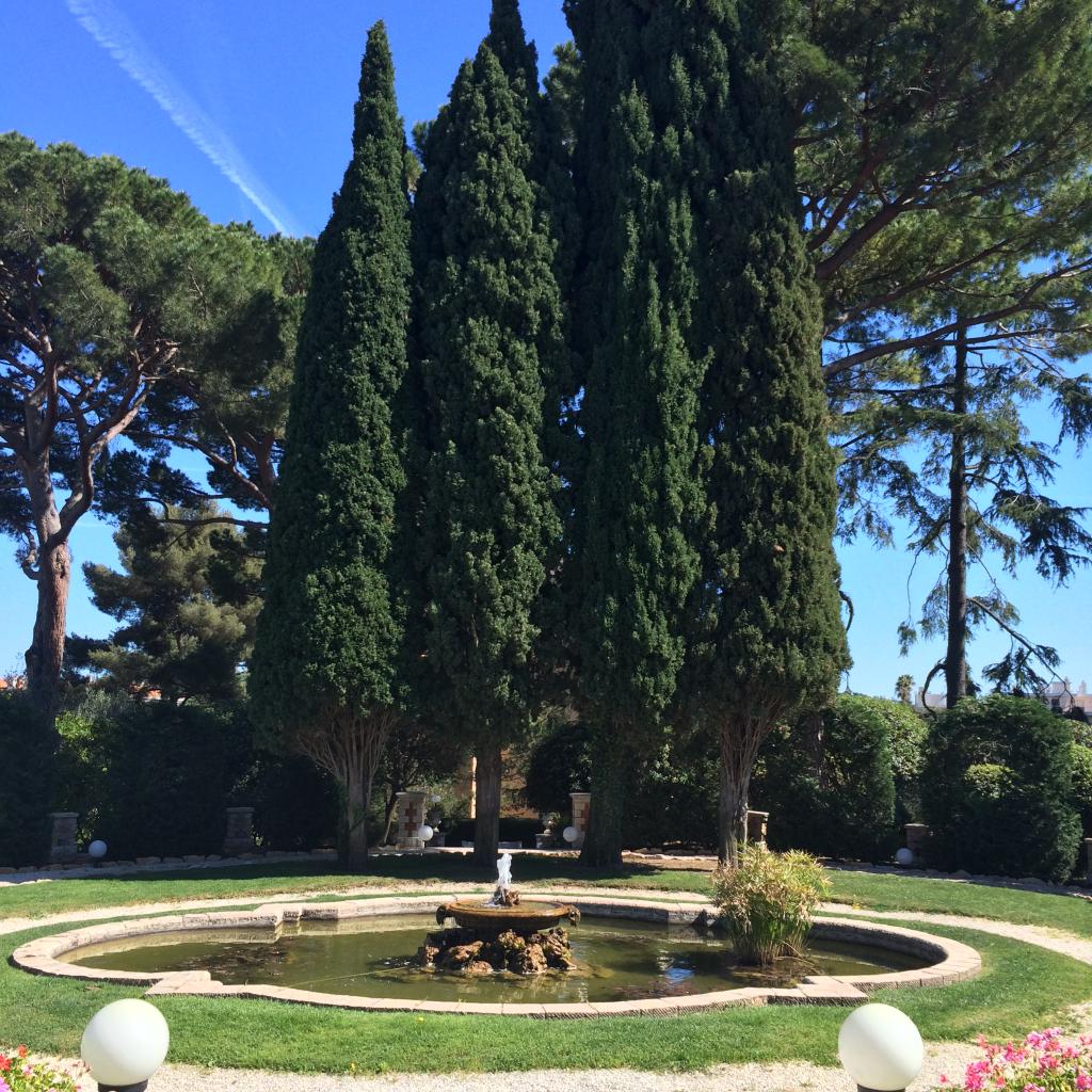 jardin d'agrément de la Villa Grimaldi dite aussi Villa Sainte-Anne, Château Sainte-Anne ou Hermitage, actuellement jardin des Résidences Château Sainte-Anne