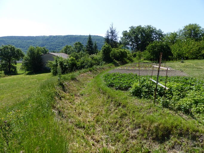 Le canal d'arrosage au quartier des Vignasses.