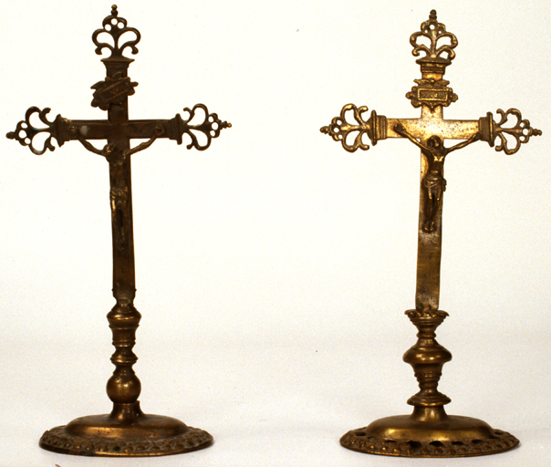 ensemble de 2 croix d'autel