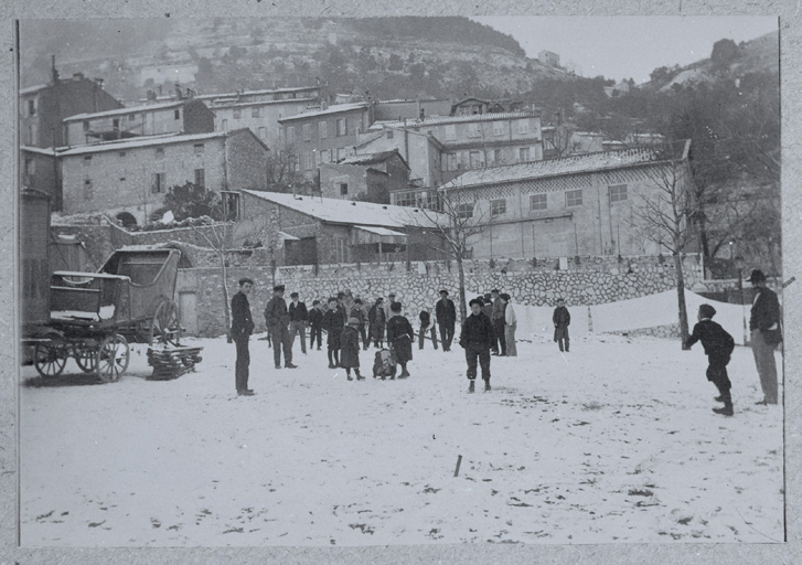 couvent de cordeliers, puis parfumerie Bruno Court, actuellement magasin de commerce, parc de stationnement et hôtel de voyageurs Charme Hôtel du Patti