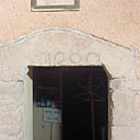 Date gravée sur le linteau de la porte de la sacristie : 1000.