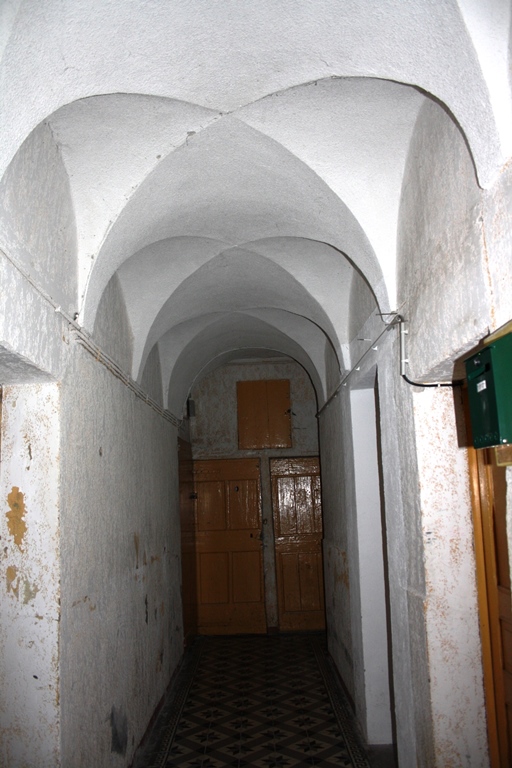 Couloir voûté d'arêtes menant à l'escalier de distribution en fond de parcelle (parcelle 2010 AB 168).