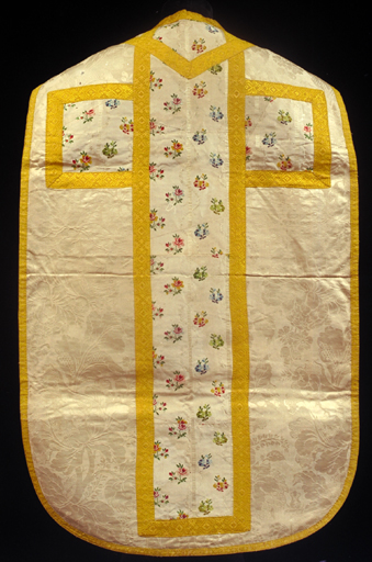 Chasuble n° 2. Vue du dos de la chasuble.