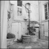 ensemble d'édifices à cour commune