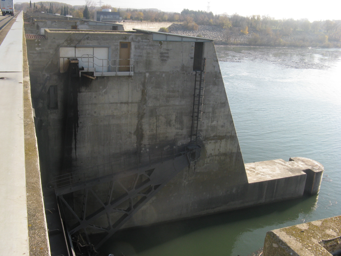 barrage mobile de Caderousse, pont routier