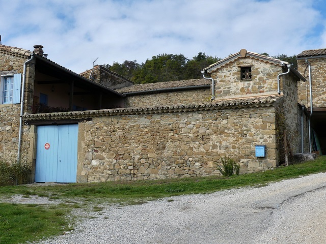 Cour. Mur de clôture, élévation sud.