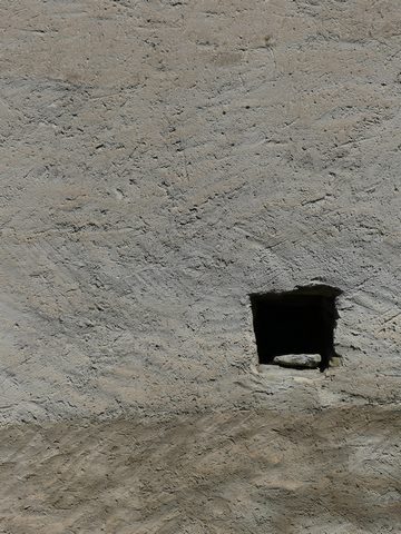 Pignon sud, détail de l'enduit rustique.