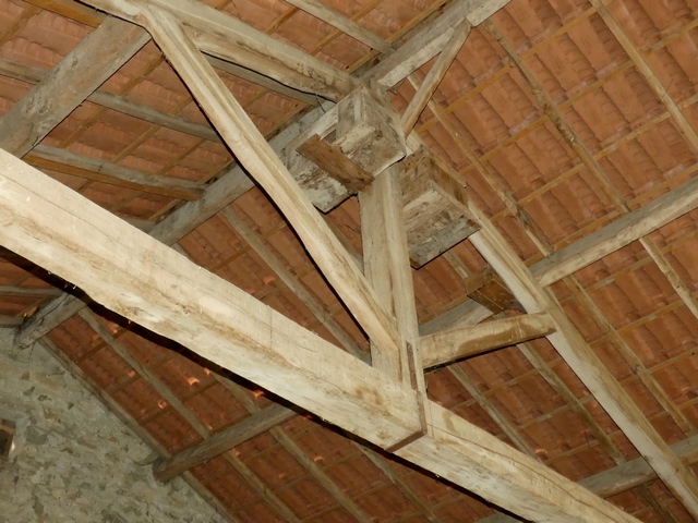Boulins en menuiserie, entrepôt agricole au Collet.