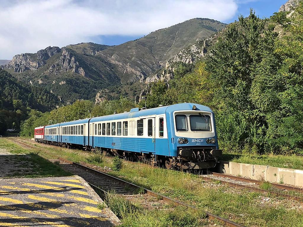 Matériel de transport ferroviaire : autorail X 4903/04 appartenant à la série des X 4900