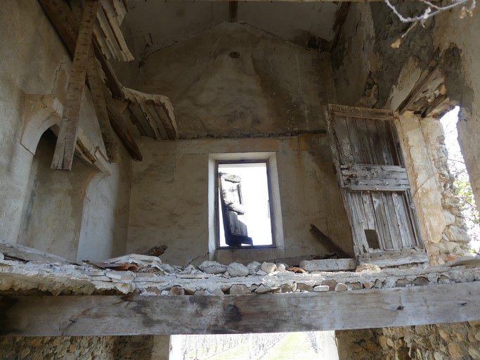 Logis saisonnier en étage, vue de volume et structure. Bâtiment au quartier du Champ de la Dame (Ribiers).