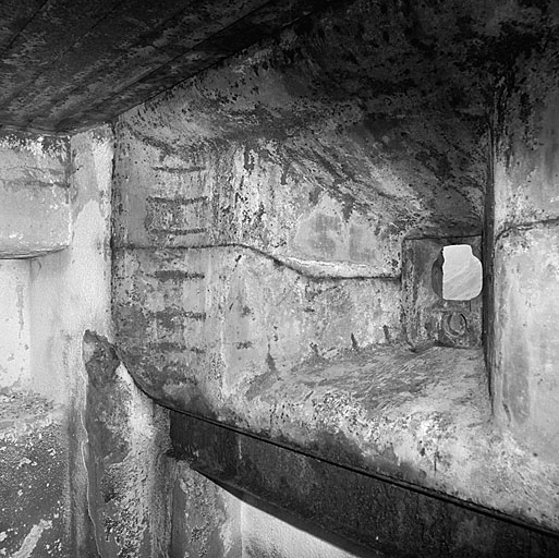 Bloc 8. Casemate cuirassée pour mitrailleuse. Vue intérieure.