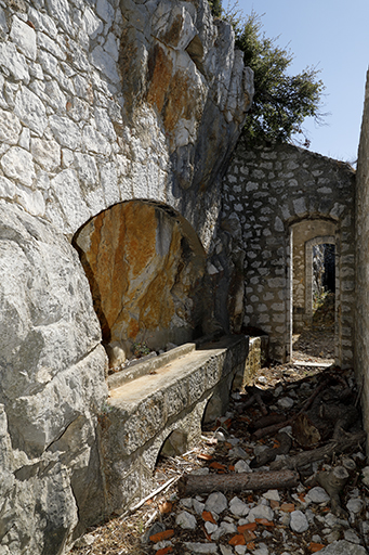 couloir d'isolement entre casernements et front de taille, vue intérieure de la branche nord avec lavoir