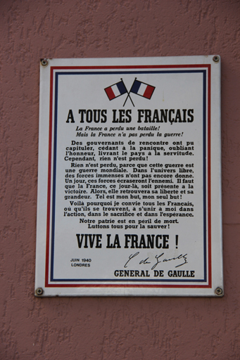 plaque commémorative : A tous les Français