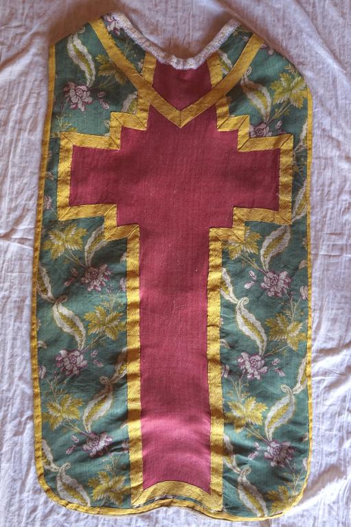 Ornement vert : chasuble, voile de calice