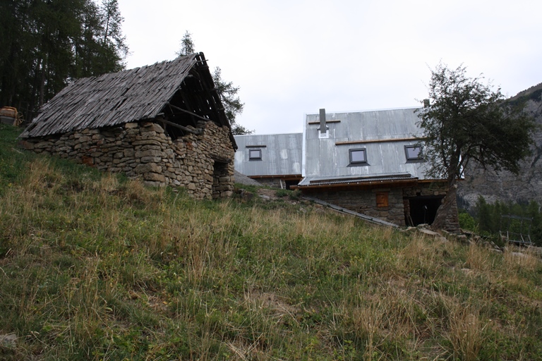 Ensemble des cabanes du Puy (B 768).