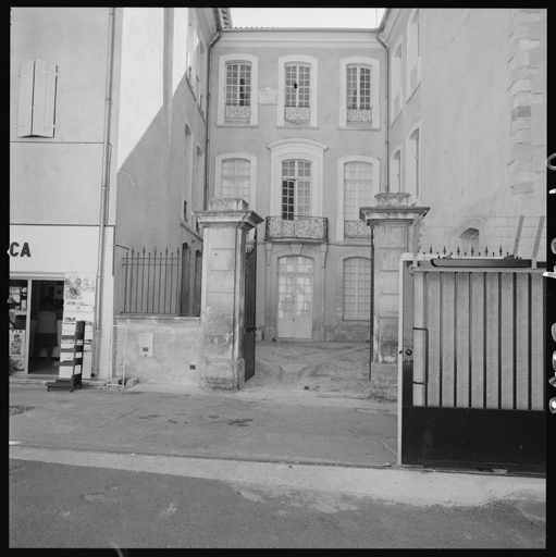 hôtel actuellement immeuble à logements