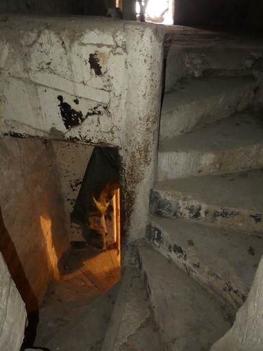 Escalier en vis entre deux étages d'un logis. Maison située Grand'Rue au bourg de Ribiers (parcelle 1998 E2 1637).